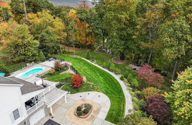 Relaxing Mountain & Water Views w/a Pool -10 minutes to Harrisburg