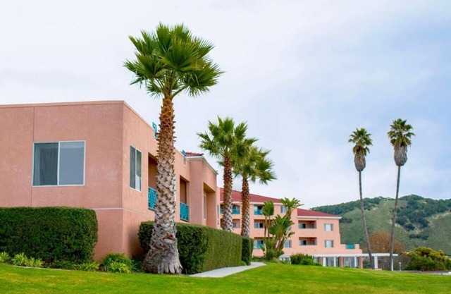 Relaxing Room Near Avila Golf + Kitchen, Balcony & Outdoor Pool