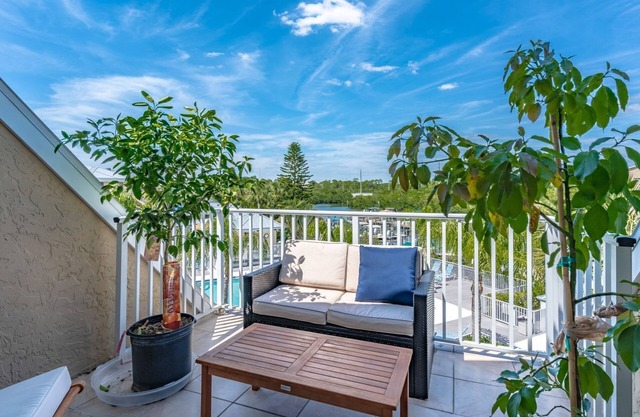 Relaxing Townhome by Lemon Bay, minutes to Beach