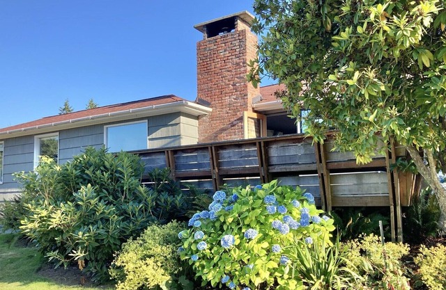 Relaxing Vashon Getaway -Private 2 BD House w/view