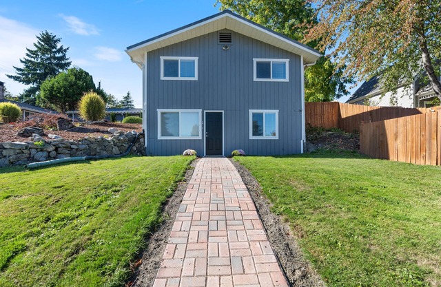 Remodeled 3 bedroom/2 story with AC