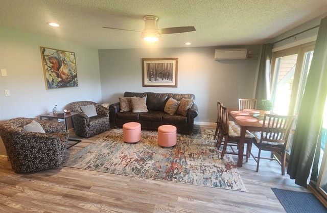 Remodeled Condo| Mins to attractions| Nordic Village Amenities