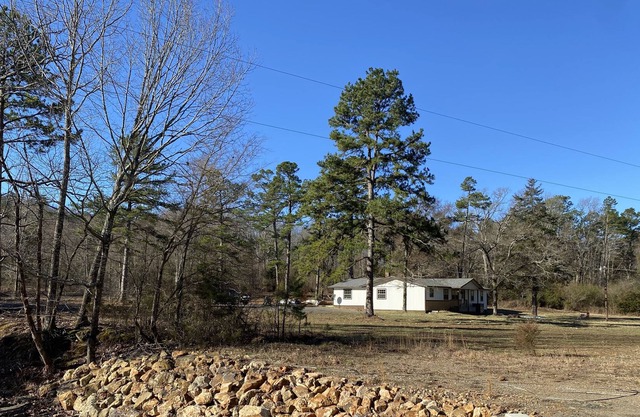 Remodeled family cabin less than 1 mile from fire road entrance to Wolf Pen Gap