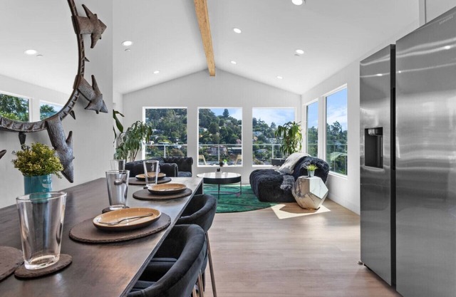 Remodeled Silverlake Hilltop Home w/Endless Views