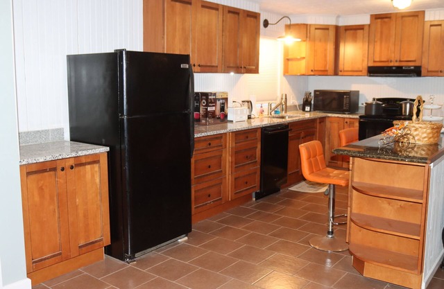 Remodeled Villa near the preserve close to Marietta Square .24/7; close to KSU.