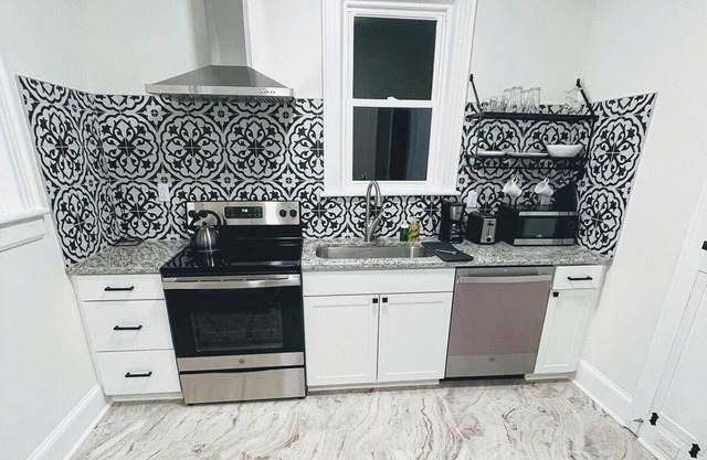 Renovated 1 Bedroom in Forest Hills - B