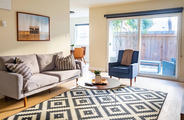 Renovated 1BR in Belmont Near Markets and Parks