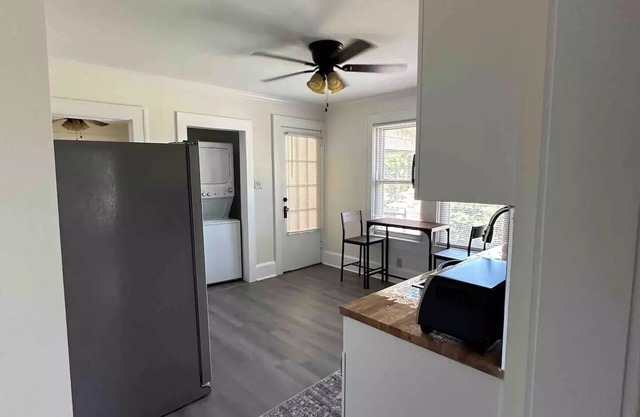 Renovated 2BR/1B Urban Escape