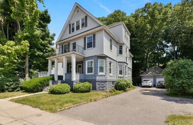 Renovated 3-bedroom apartment in Dedham - Legacy Mall
