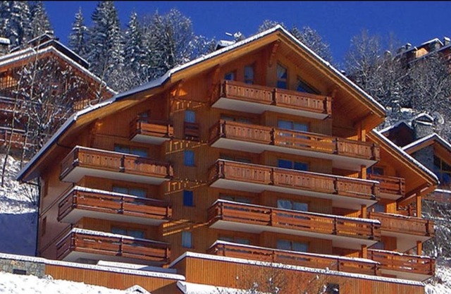 Renovated 6-8 pers Luxury Chalet in Meribel Centre 85m2 3BR 3BA with Mountain View and boots heater !