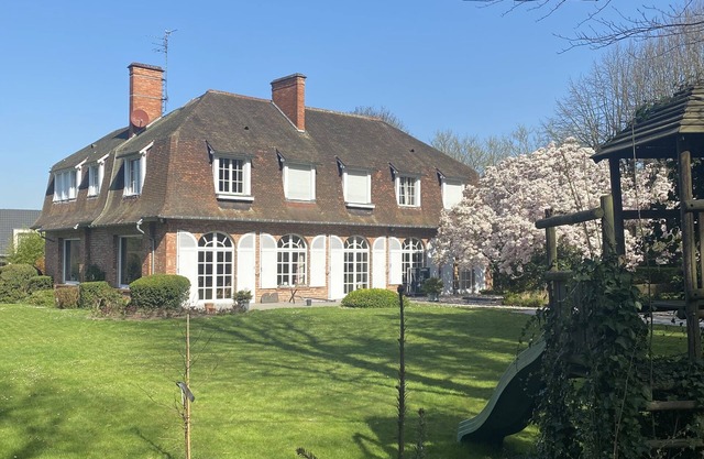 Renovated apartment in a quiet Anglo-Norman house