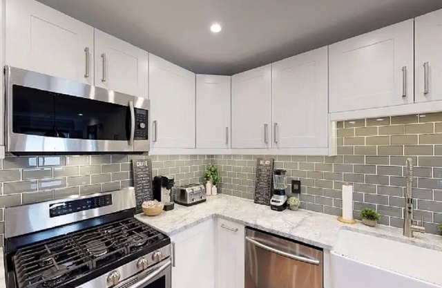 Renovated, bright and sunny 2 Bedroom / 2 Bathroom w/ seperate Den/ office space