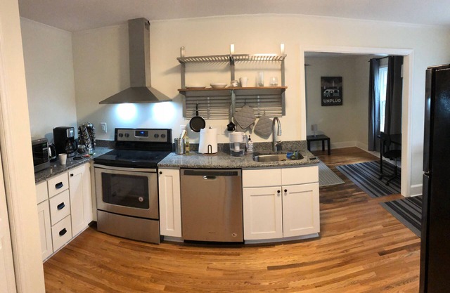 Renovated Cottage Minutes From Downtown