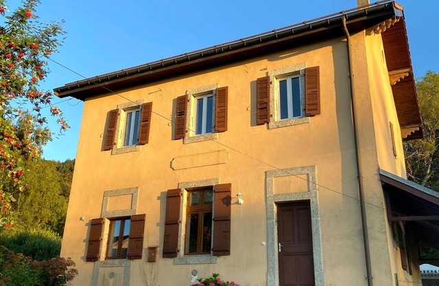 Renovated house 4 bedrooms, garden, parking, WiFi, pet-friendly