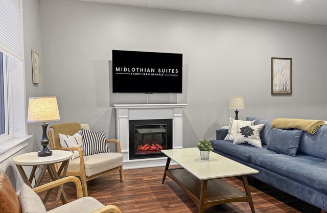 Renovated, near DT, FAST Wi-Fi, free parking | TS