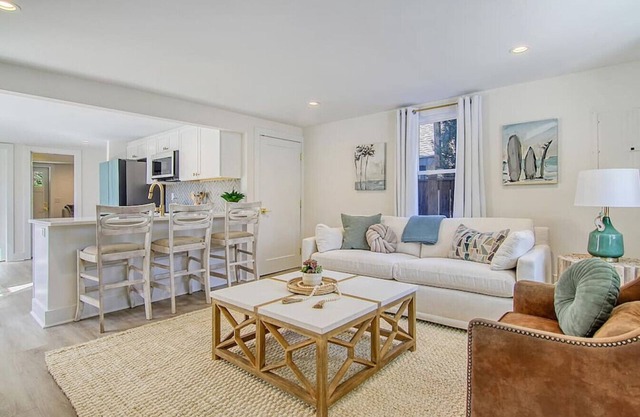 Renovated - Old Village - Close to Beach/Downtown