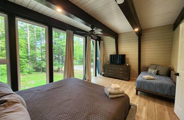 Renovated Retreat- Near Halfmoon Lake & Trails