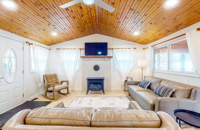 Renovated Retreat with Firepit and Dock Access