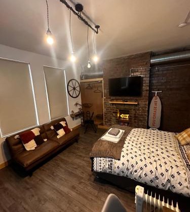 Renovated Studio - Free Parking - Great Location