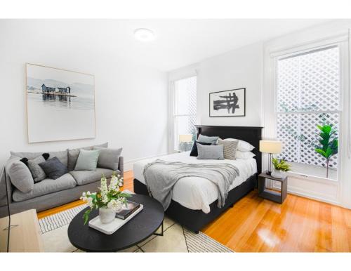 Renovated studio in bohemian area close to city