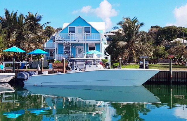 Rental Cottage with DOCK on the canal in Pelican Bay