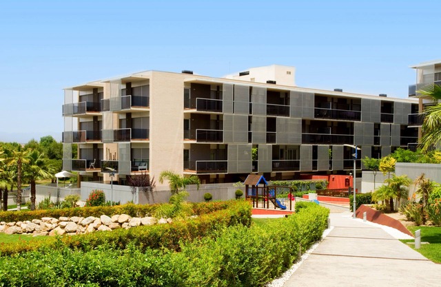 Rentalmar Families Paradise Village