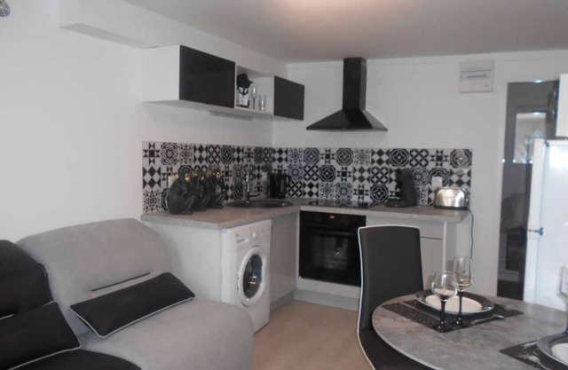 Residence Valissou - Black and white apartment decoration