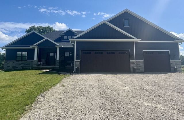 Residential Home 15 miles from EAA for Executive, Business or Family Rental