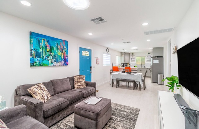 Residential home with Yard Perfect for Monthly Stays