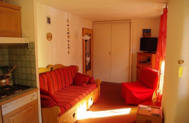 Resort center, 1st floor, balcony, tv, ski locker, 23m², Valloire