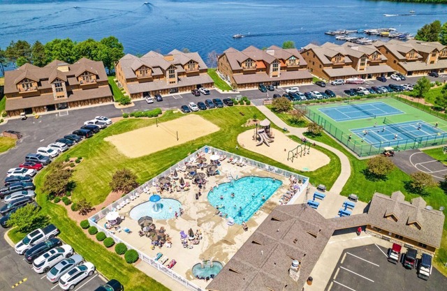 Resort - Golf - Lake - 30 min to Wisc Dells