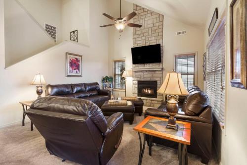 Rest Nest in the Heart of Ozark's Nature