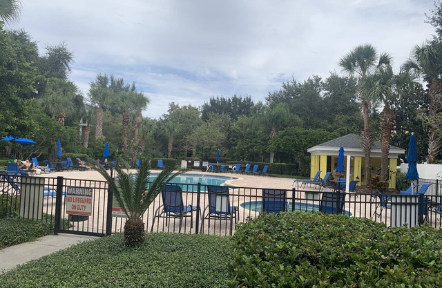 Rest & Relax Bahama Bay Ground Floor 3 bed 2 bath 20 min to parks