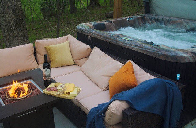 Restful Pet-Friendly Chalet with Dock & Hot Tub