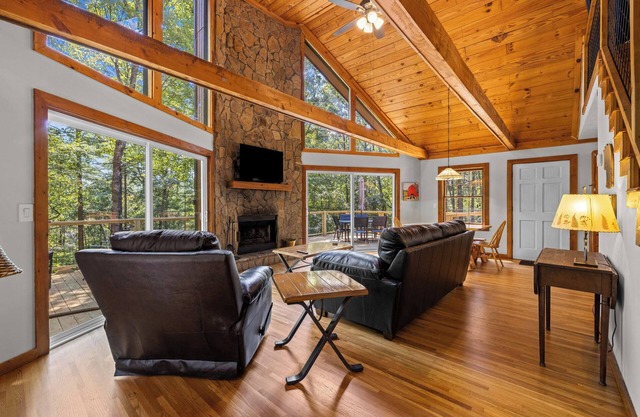 Restin’ on the Ridge – Perfect Mountain Getaway for Family and Friends