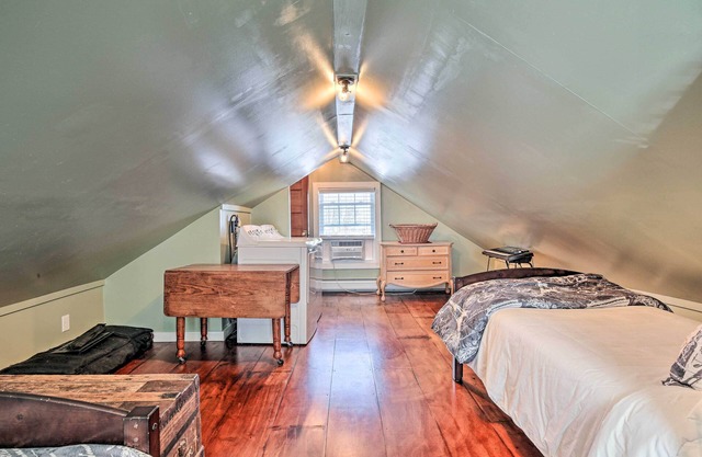 Restored Historic Home Half Mile to Ski Resort!