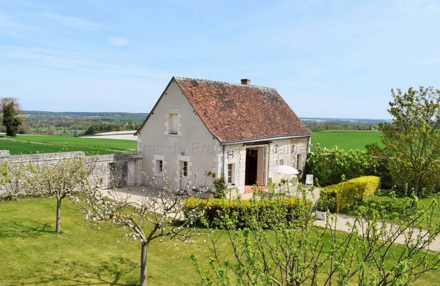 Restored old house in countryside with enclosed garden - Pets allowed - Near Chinon vineyards