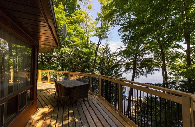 Retreat 360: A Mid-Century Modern Muskoka Escape with Lake Access