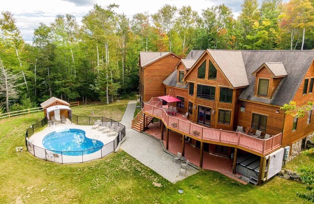 RETREAT TO A SECLUDED, SERENE MOUNTAIN LODGE