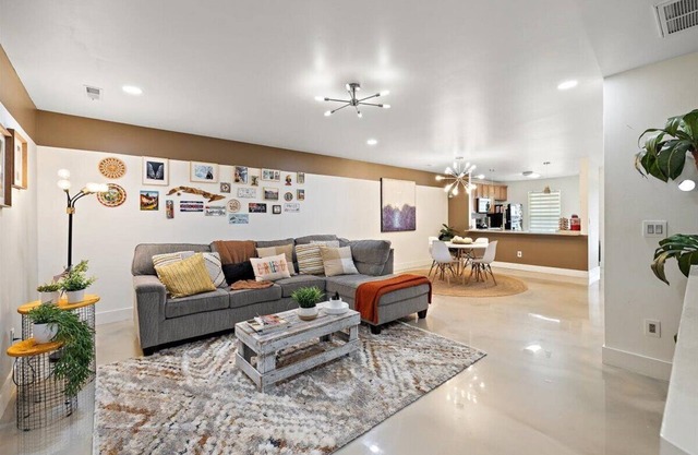 Retreat Townhome in N. Charleston - 2 Suites/ 15min Airport/25min Downtown