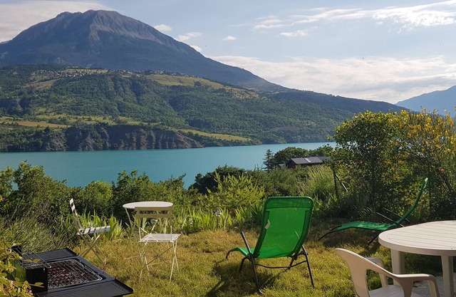 Rez de Jardin Avec vue Magnifique sur le Lac et les Ecrins