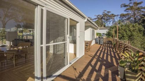 Rileys Retreat - coastal home close to beach