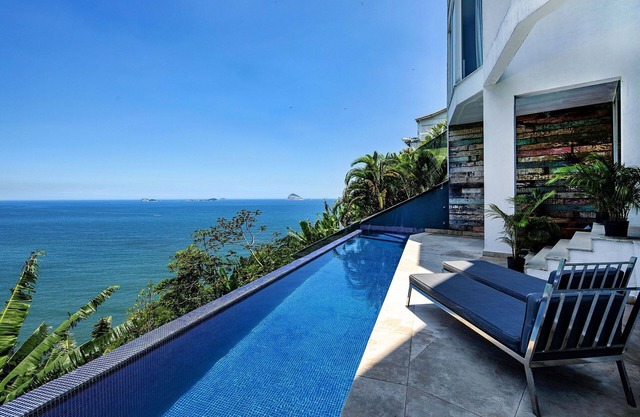 Rio012 - 5 suites mansion with pool in front of the sea