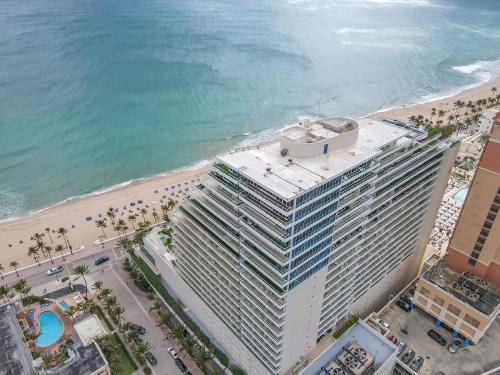 Ritz- Carlton Beachfront Private Luxury 2Br Condo
