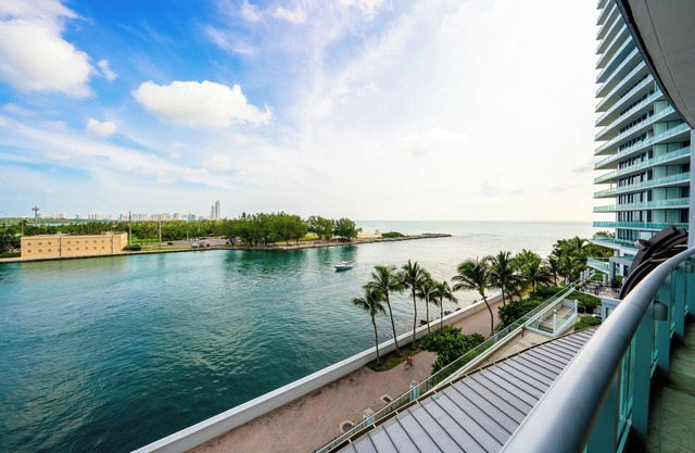 Ritz Carlton Hotel at Bal Harbour FL, 1147ft2!