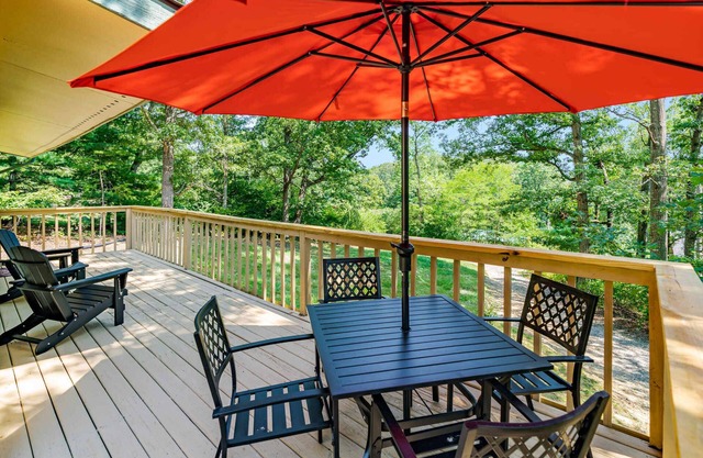 River Access Cabin w Hot Tub, Deck, Grill, & Wifi
