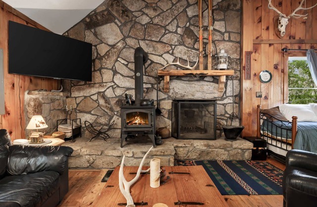 River Access, Loft, Deck, WiFI & Pet Friendly