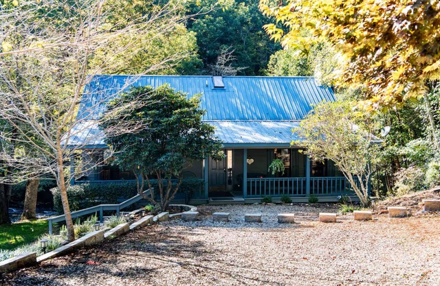 River Rapids - Books, Games, Firepit, Cabin on the Toccoa River!