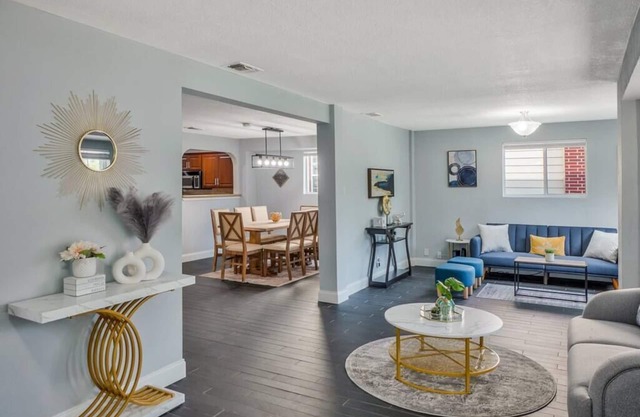 River Walk Haven - Spacious Retreat in San Antonio, TX.