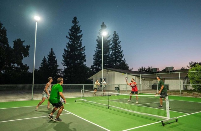 Riverfront Beauty with Pickle Ball Court